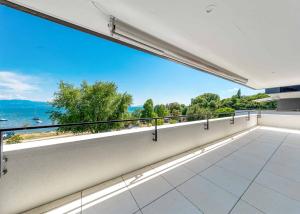 Luxueux 4.5 pièces traversant avec balcon couvert de 76m2 et vue lac