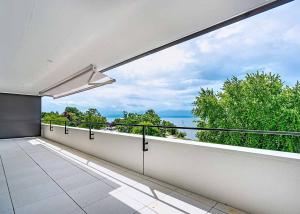 Luxueux 4.5 pièces traversant avec balcon couvert de 76m2 et vue lac