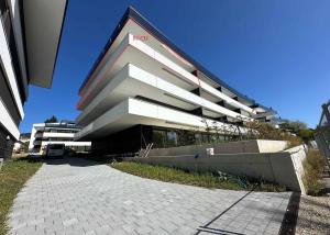 Luxueux 4.5 pièces traversant avec balcon couvert de 76m2 et vue lac