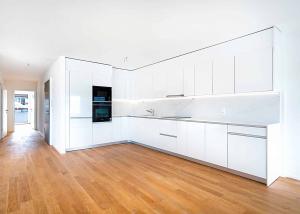 Luxueux 4.5 pièces traversant avec balcon couvert de 76m2 et vue lac