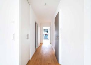 Luxueux 4.5 pièces traversant avec balcon couvert de 76m2 et vue lac