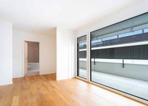 Luxueux 4.5 pièces traversant avec balcon couvert de 76m2 et vue lac