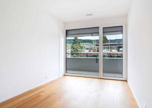 Luxueux 4.5 pièces traversant avec balcon couvert de 76m2 et vue lac