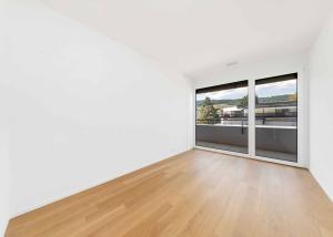 Luxueux 4.5 pièces traversant avec balcon couvert de 76m2 et vue lac