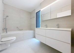 Luxueux 4.5 pièces traversant avec balcon couvert de 76m2 et vue lac