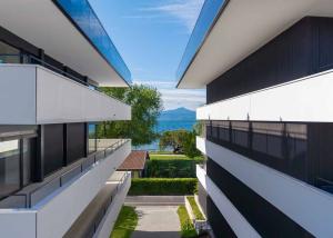 Luxueux 4.5 pièces traversant avec balcon couvert de 76m2 et vue lac