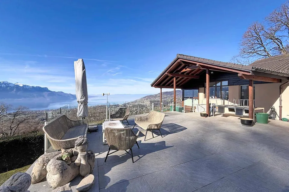Villa de standing avec panorama grandiose sur le Léman
