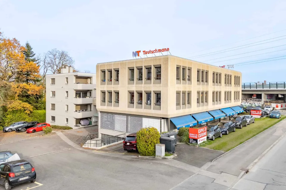 Votre adresse proche de l'autoroute et disposant de nombreuses places de  parc