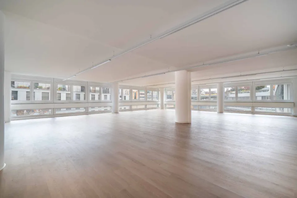 idéalement située au centre-ville - magnifique surface de 221 m2