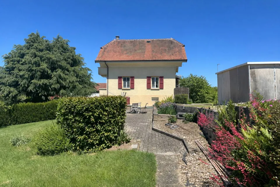 Maison individuelle de 4.5 pièces avec terrasses et jardin