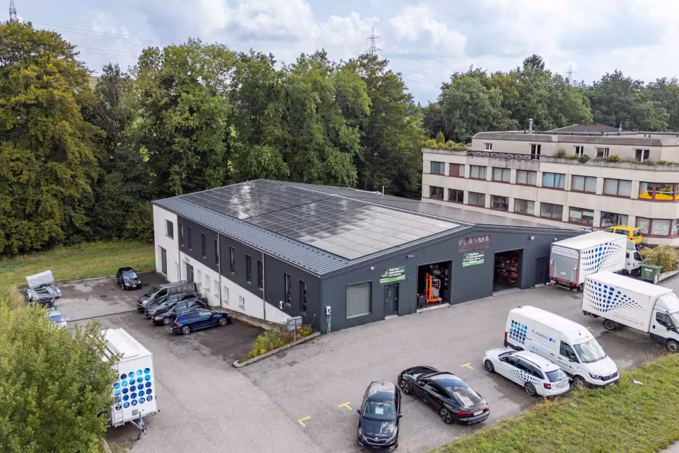 Atelier-stockage de 640 m² avec places de parc à disposition