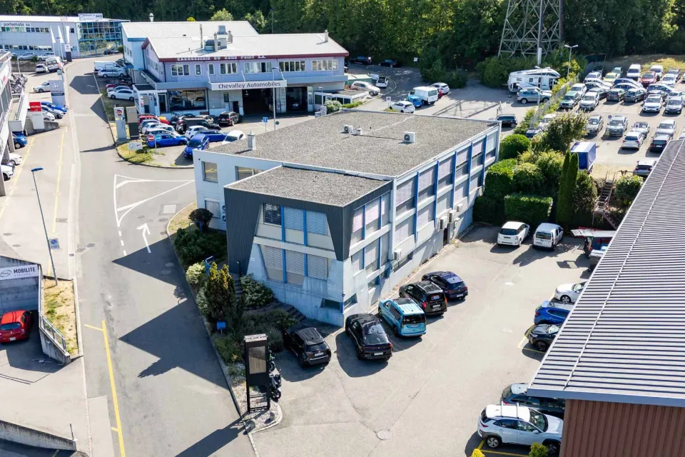 Vos bureaux au coeur de La Riviera et proches d'une sortie autoroute