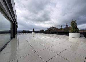 Nouvelle promotion : appartement de 5.5 pièces avec balcon couvert et terrasse