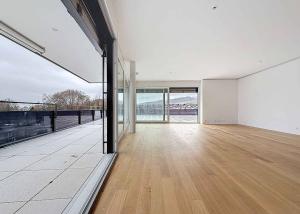 Nouvelle promotion : appartement de 5.5 pièces avec balcon couvert et terrasse