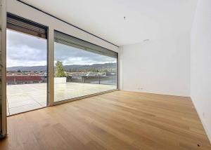 Nouvelle promotion : appartement de 5.5 pièces avec balcon couvert et terrasse