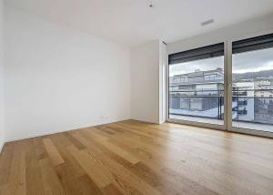 Nouvelle promotion : appartement de 5.5 pièces avec balcon couvert et terrasse