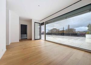 Nouvelle promotion : appartement de 5.5 pièces avec balcon couvert et terrasse