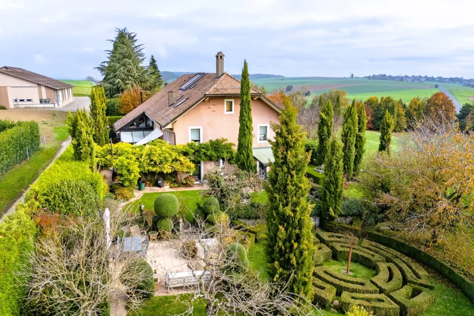 Elégante propriété de 7 pièces - Parcelle de 1'720 m² magnifiquement arboré 