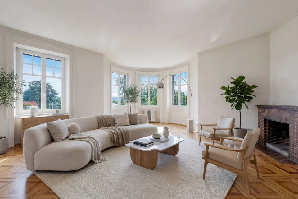 Appartement d'exception au dernier étage avec 2 balcons, à deux pas d'Ouchy