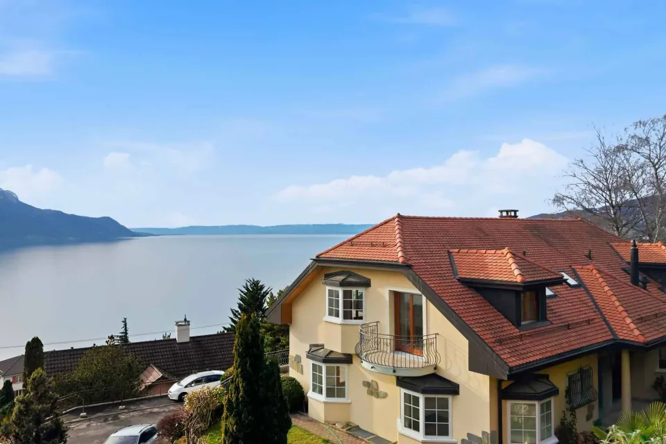 4.5 pièces de 147 m2 avec grande terrasse et jardin privatif