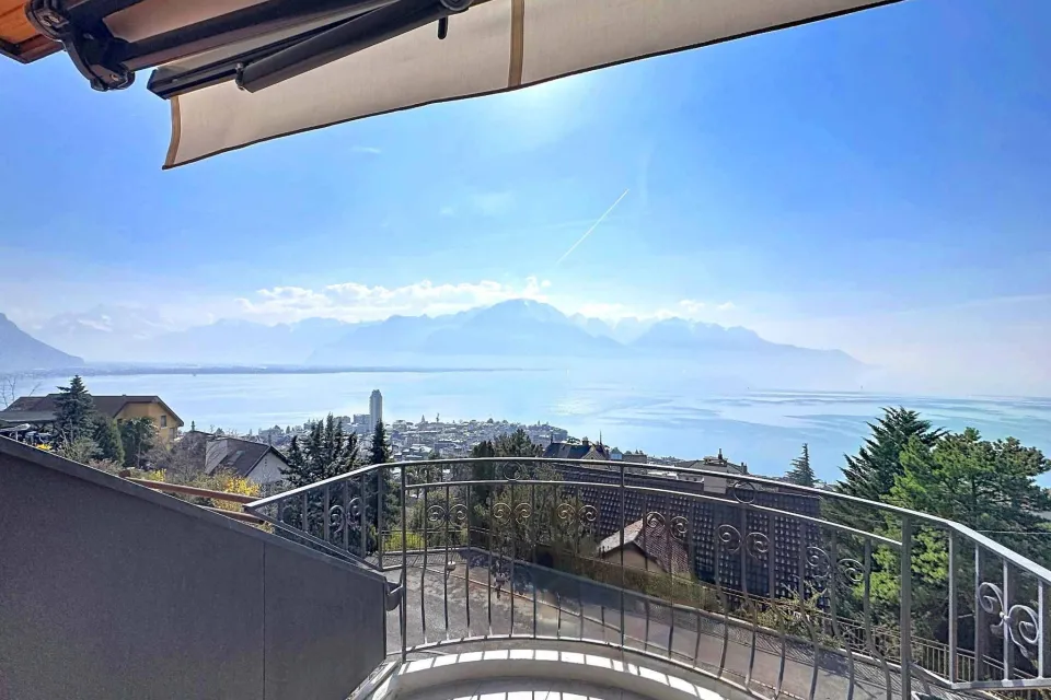 2 pièces de 66 m2 avec balcons + grande pièce annexe 