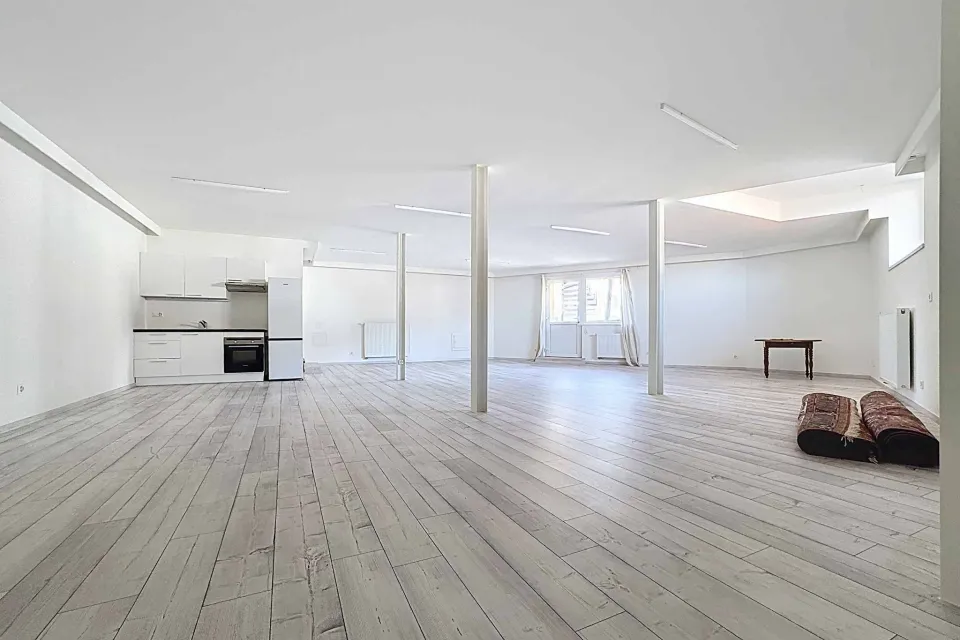 Spacieux loft de 102m2 au cœur du village