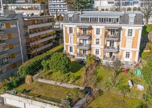 Aux portes de la ville : Bel appartement de 4.5 pièces avec jardin privatif