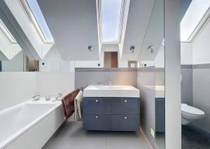 Belle maison rénovée avec goût - 5 chambres    Grand jardin