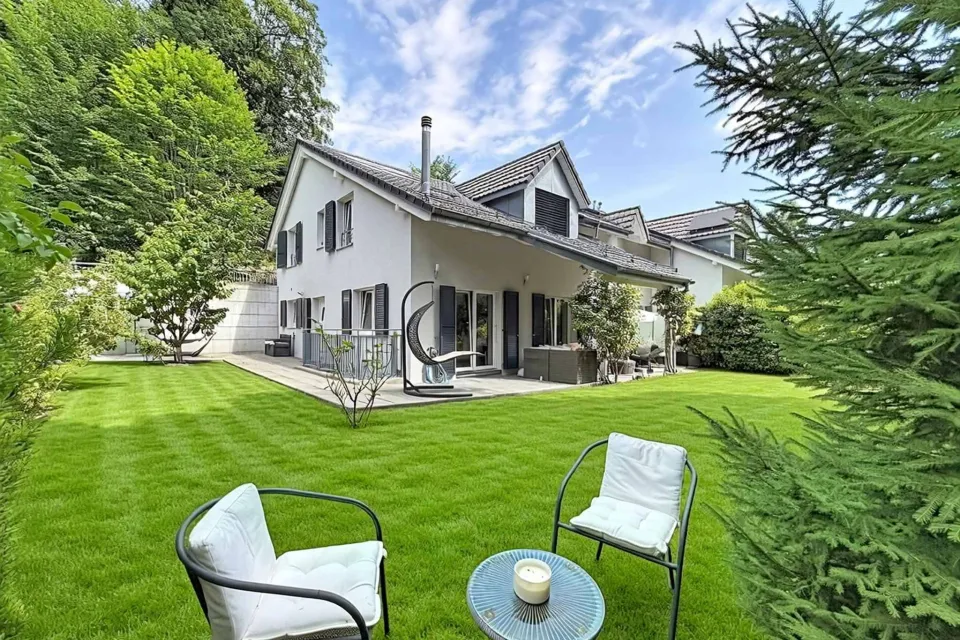 Villa mitoyenne lumineuse dans un environnement privilégié