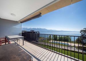 Véritable petit bijou de 2.5 p avec grand balcon et vue époustouflante sur le Lac