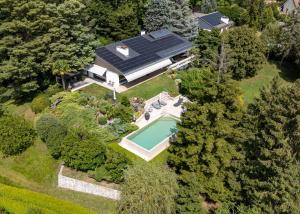 Superbe propriété de 7.5 Pièces avec piscine - potentiel de développement