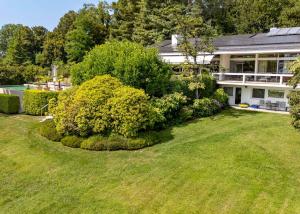 Superbe propriété de 7.5 Pièces avec piscine - potentiel de développement