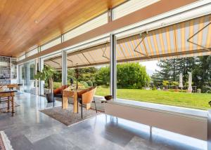 Superbe propriété de 7.5 Pièces avec piscine - potentiel de développement