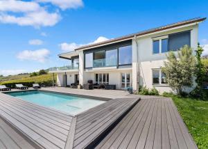 Exceptionnelle villa avec piscine et vue panoramique sur le lac 