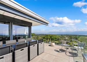 Exceptionnelle villa avec piscine et vue panoramique sur le lac