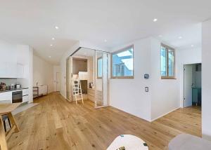 2.5 pièces Style Loft avec Loggia - Ultra Centré