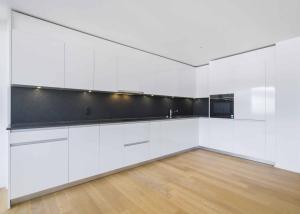 Appartement neuf traversant de 4.5 pièces avec deux balcons