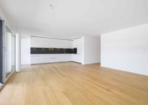 Appartement neuf traversant de 4.5 pièces avec deux balcons