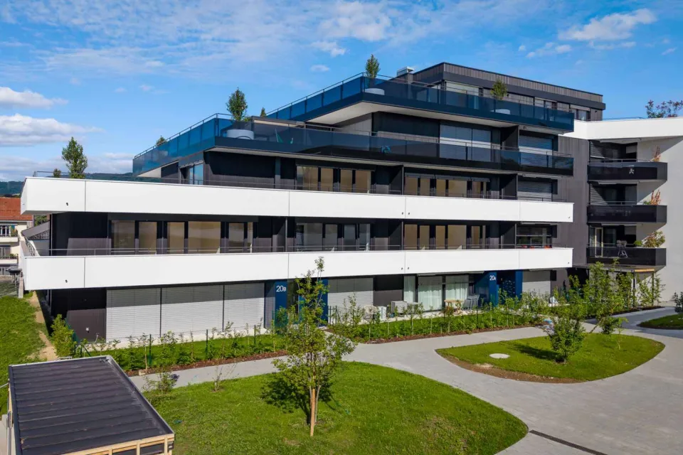 Appartement neuf traversant de 4.5 pièces avec deux balcons 