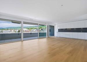 Appartement neuf traversant de 4.5 pièces avec deux balcons