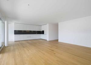 Appartement neuf traversant de 4.5 pièces avec deux balcons