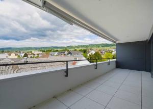 Appartement neuf traversant de 4.5 pièces avec deux balcons
