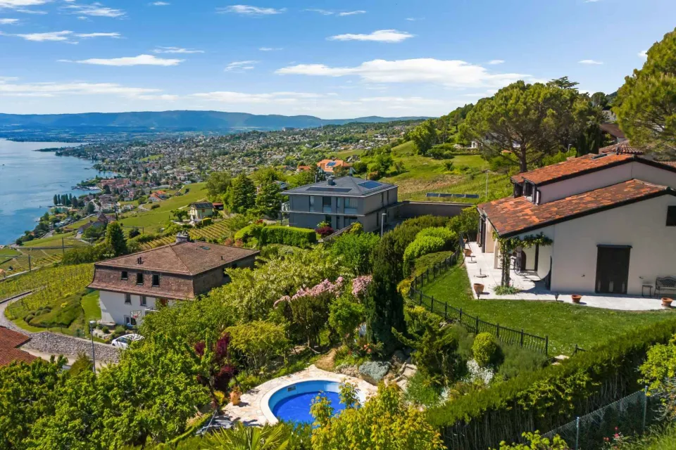 Élégante villa provençale avec piscine et vue panoramique sur le bassin lémanique et les Alpes