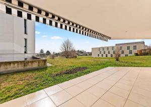 Surface commerciale d’exception avec jardin