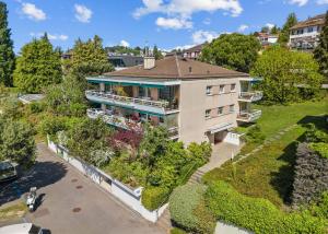 Appartement spacieux de 4,5 pièces avec jardin à Pully