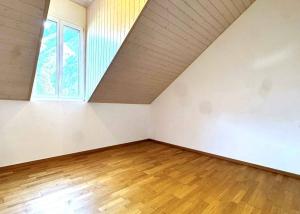 Bel attique de 4,5 pièces avec grande mezzanine