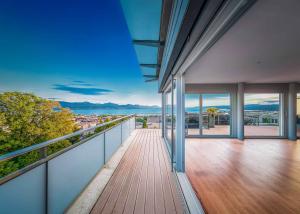 Penthouse d'exception de 5.5 pièces avec rooftop privatif et vue panoramique sur le lac Léman et les Alpes