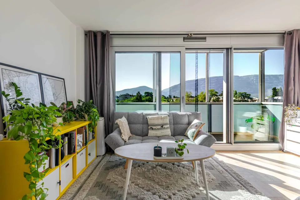VENDU - Studio au 7 ème étage avec balcon et vue Salève