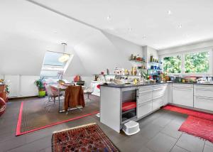 Dernier étage -  6 pièces avec ascenseur privatif et grande terrasse