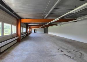 Surface d'atelier-show-room idéalement situé dans zone en périphérie de Bussigny